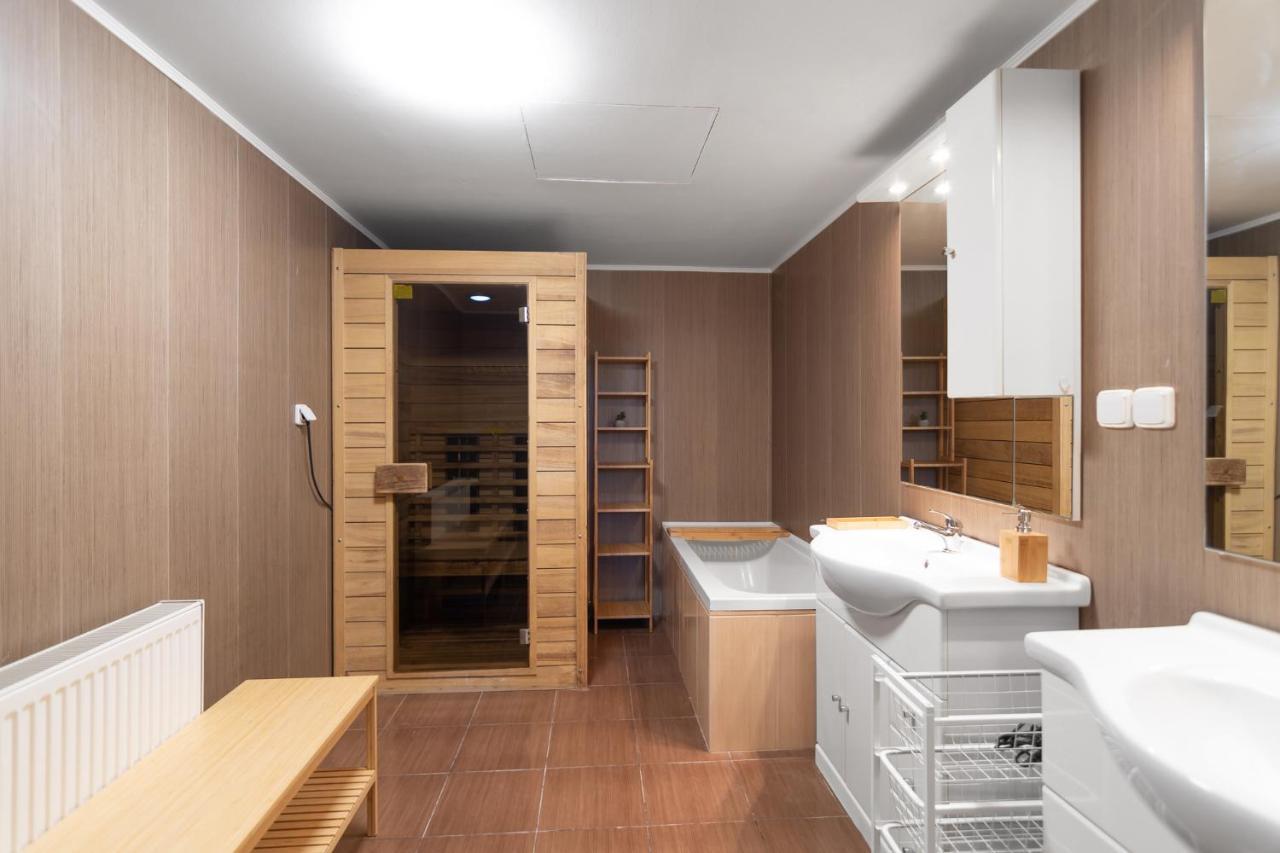 The Bookhouse, 5-Bedroom Residence By Prague Castle المظهر الخارجي الصورة