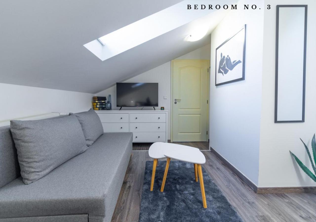 The Bookhouse, 5-Bedroom Residence By Prague Castle المظهر الخارجي الصورة